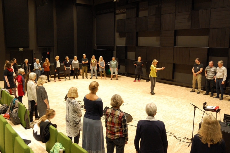 Helle Thun instruerer kulning